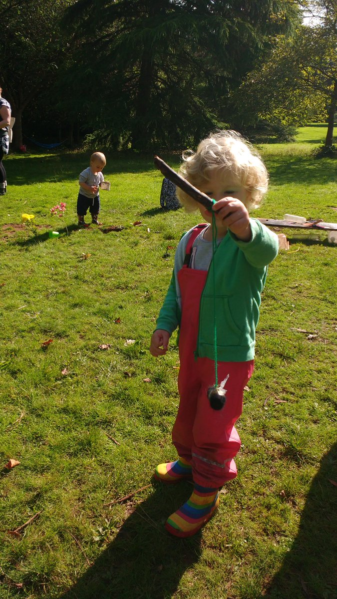 JRDiscoveryTree's tweet photo. Bee Day! Tues toddlers made #bumblebees to visit the flowers & honey biscuits wrapped in hazel leaves. #forestschool #discoverytree https://t.co/AQ9dMtKVyL