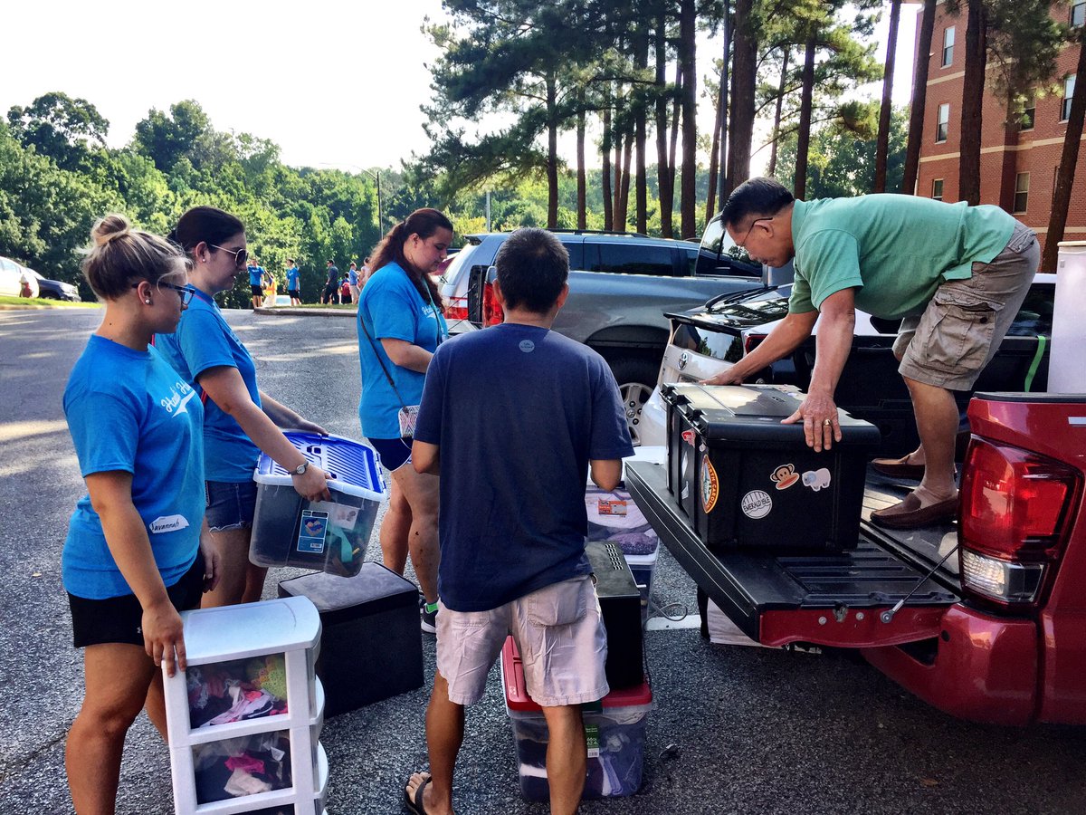 UNC's tweet photo. It's a good day to be a Tar Heel! 🐑#UNCMoveIn https://t.co/RghpW2XsXi