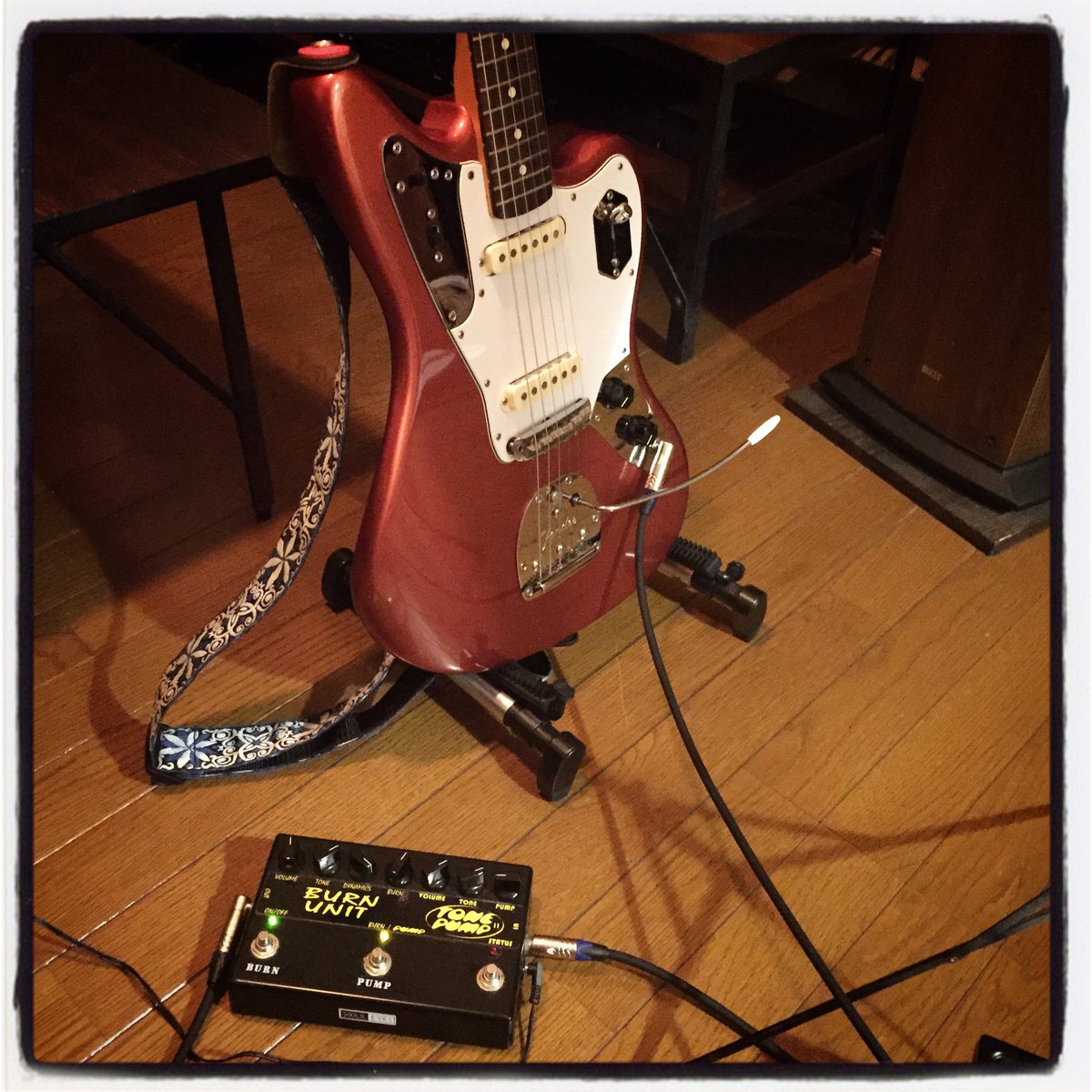 Ryuflat's tweet photo. この時間でも練習するのが普通になってしまったな。
眠くなったら寝るけど♪
#johnnymarrjaguar #barberelectronics #tonepump #burnunit https://t.co/JS0ljWIAcQ