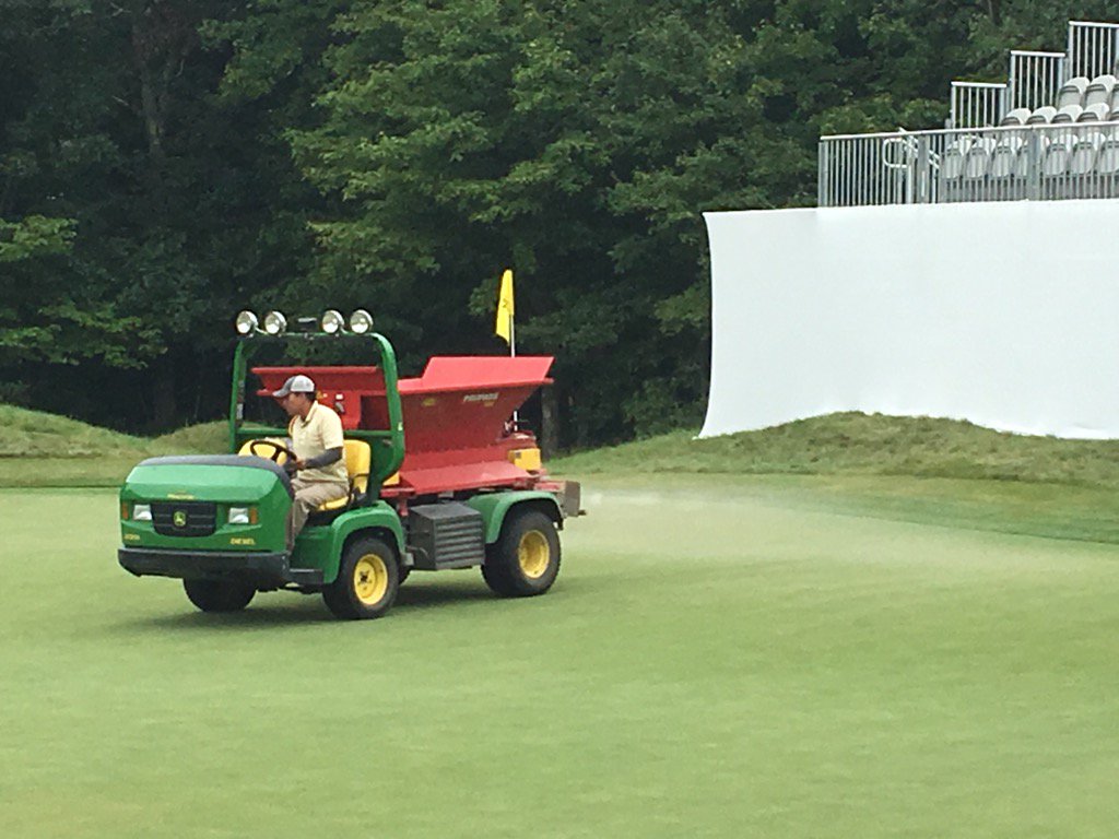 Henry applying the last topdressing to the greens before the Dell Technologies Championship