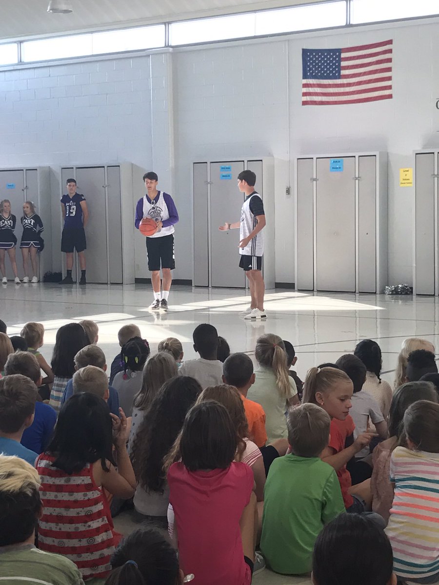 MrsHeinzen7's tweet photo. Huge shoutout to @Cheer_BE @BEBellevedettes @BellEastFB @BEASTMBB for doing an amazing job at pumping up our #FCFalcons for MAP next week! https://t.co/LWySkwkb9h