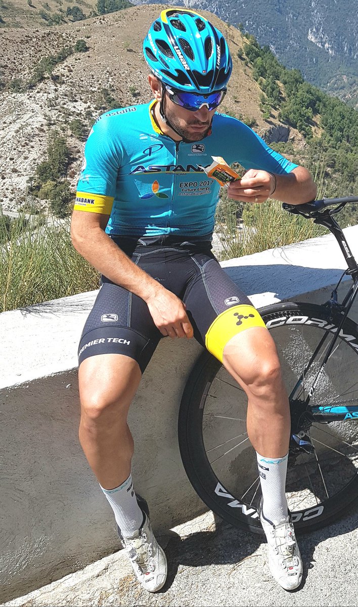 Break di qualità durante la seduta d'allenamento di oggi con Crunchy Protein Bar by <a href="/NamedSport/">NAMEDSPORT</a> 
#ProTeamAstana
