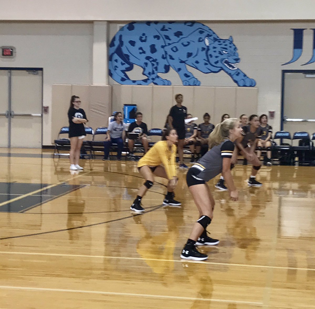 ArriolaSuzette's tweet image. EC vs Johnson 1st march of the NEISD tournament #GoforGold2017 @ArriolaSuzette @echsathletics1 @ECHShornets @ECISDtweets