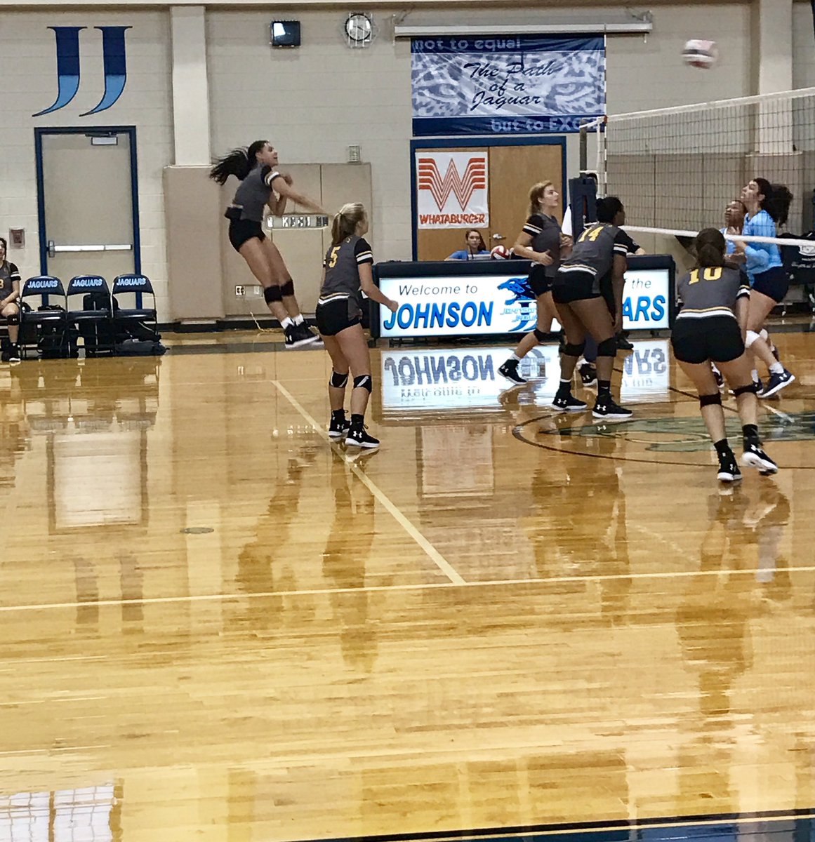 ArriolaSuzette's tweet image. EC vs Johnson 1st march of the NEISD tournament #GoforGold2017 @ArriolaSuzette @echsathletics1 @ECHShornets @ECISDtweets
