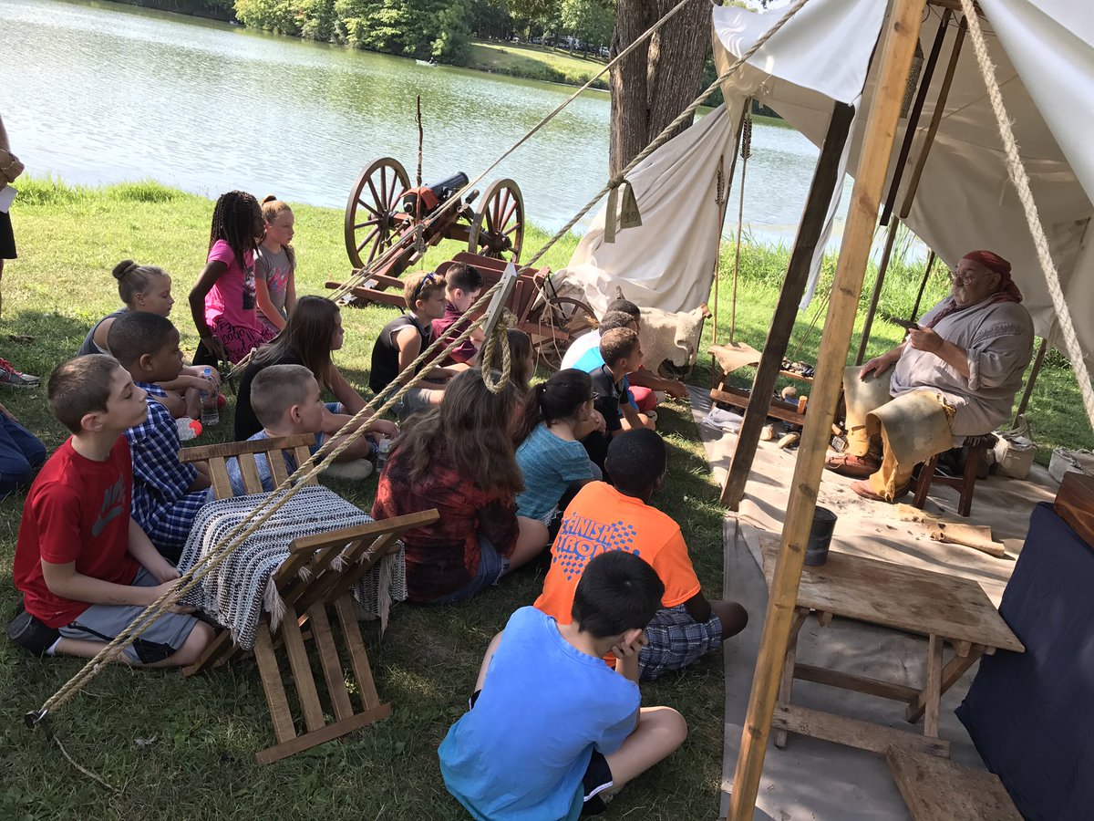 MaaskeA6's tweet photo. A6 is learning about flint knapping! 
#sharpswag
@NielsonSchool https://t.co/BvZNm5e1rb