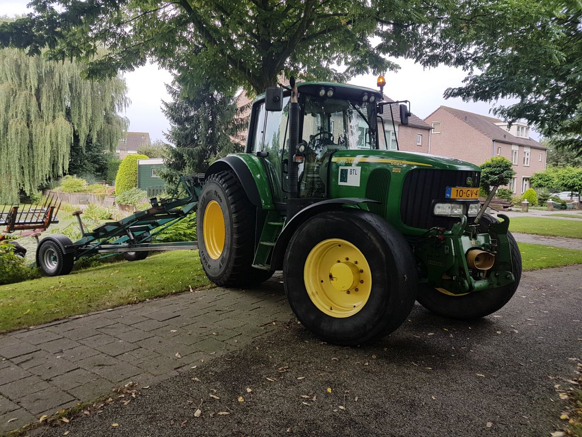 JoshuaJonkers's tweet photo. Afgelopen week is @btlrealisatie begonnen met het uitvoeren van het onderhoud van de watergangen in de gemeente Nijmegen e.o. https://t.co/TIyl74gnzT