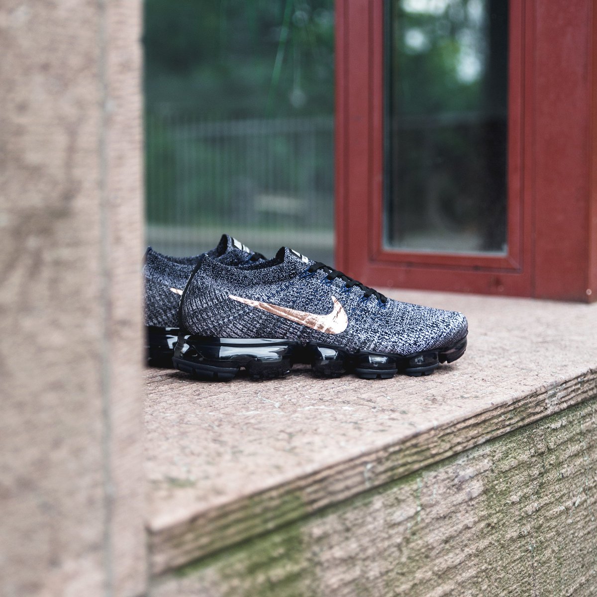 vapormax dark explorer