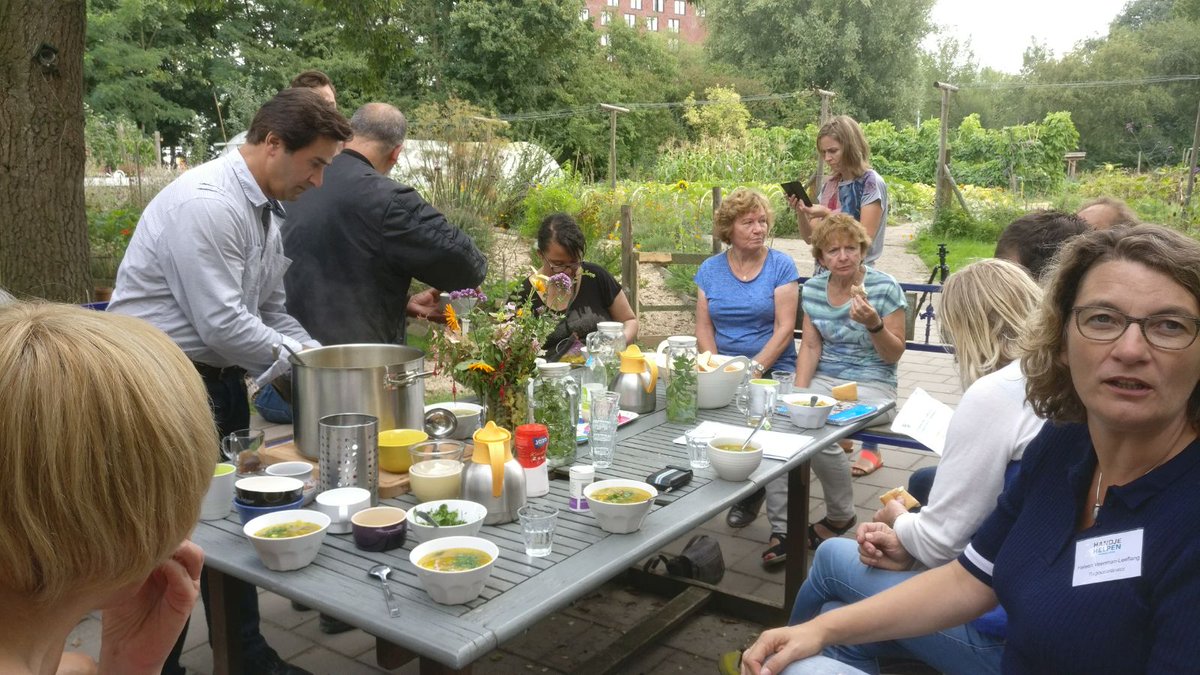 Maatjeskoppels  #Handjehelpen gefilmd bij Food for Good; word ook vrijwilliger bij ons! Samen koken is fun!  m.facebook.com/story.php?stor… RT OK !