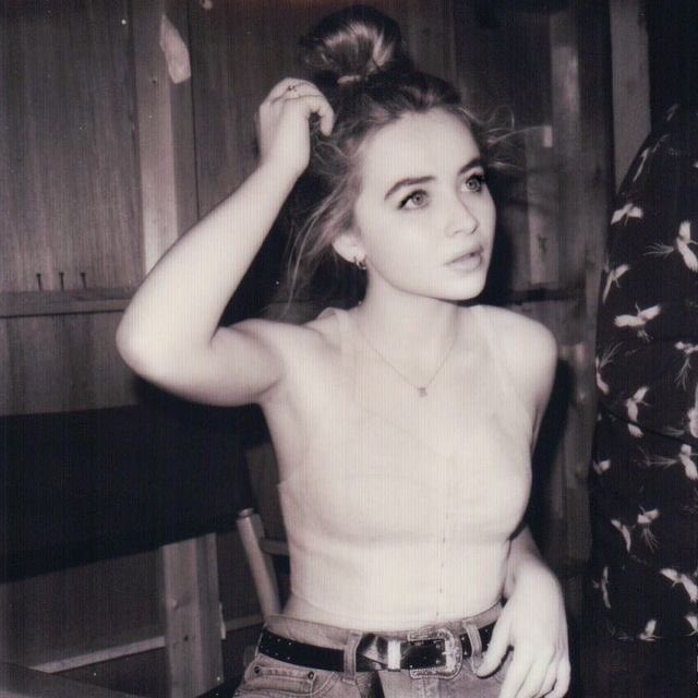 RPG_Paradise_'s tweet photo. • Sabrina Carpenter 
• Maya Stilinski 
• 17 ans 
• Vacancière 
• @rpxmaya https://t.co/FLr0KUoLoH