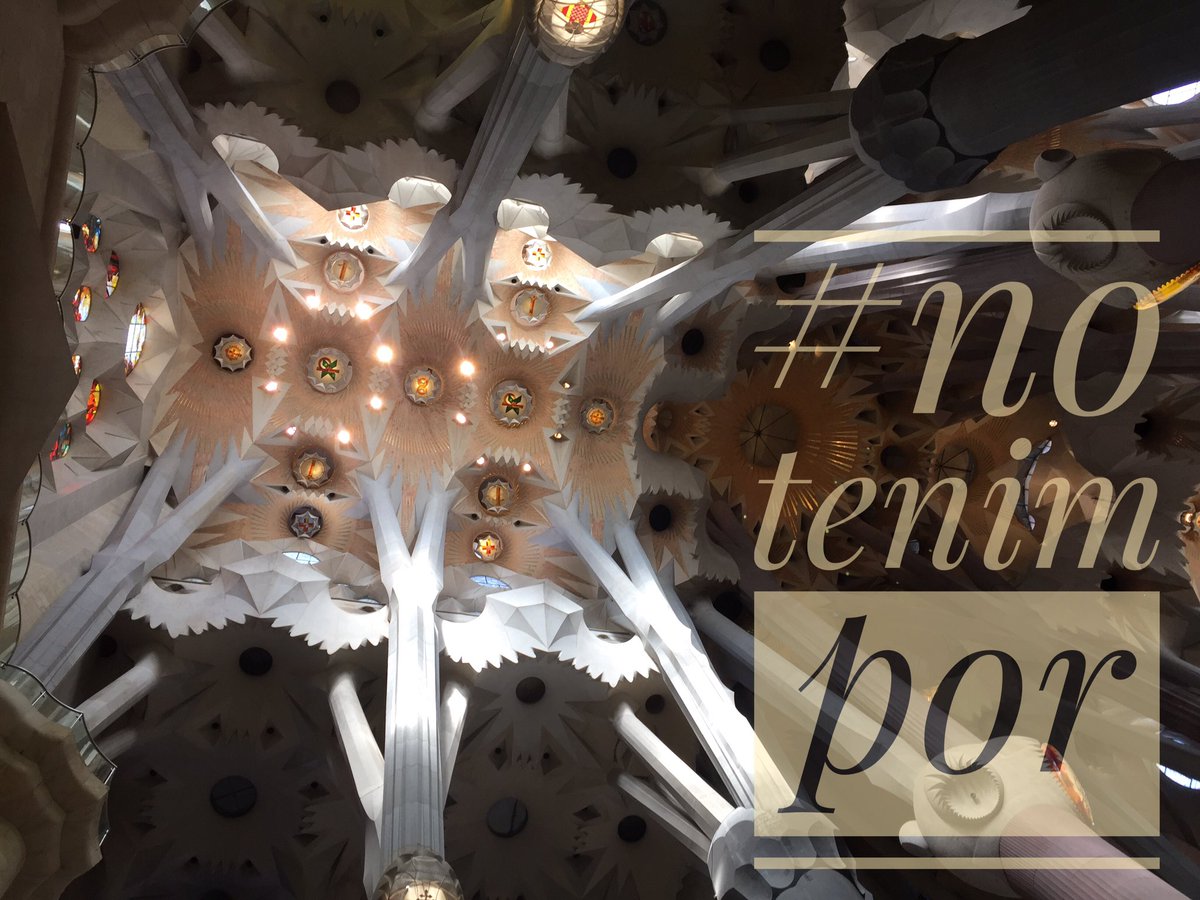 MarIzuel's tweet photo. ...uniendo la voz a mi ciudad #Barcelona ...porque el bien ilumina por encima del mal: #NoTenimPor https://t.co/MqETRD2M9a