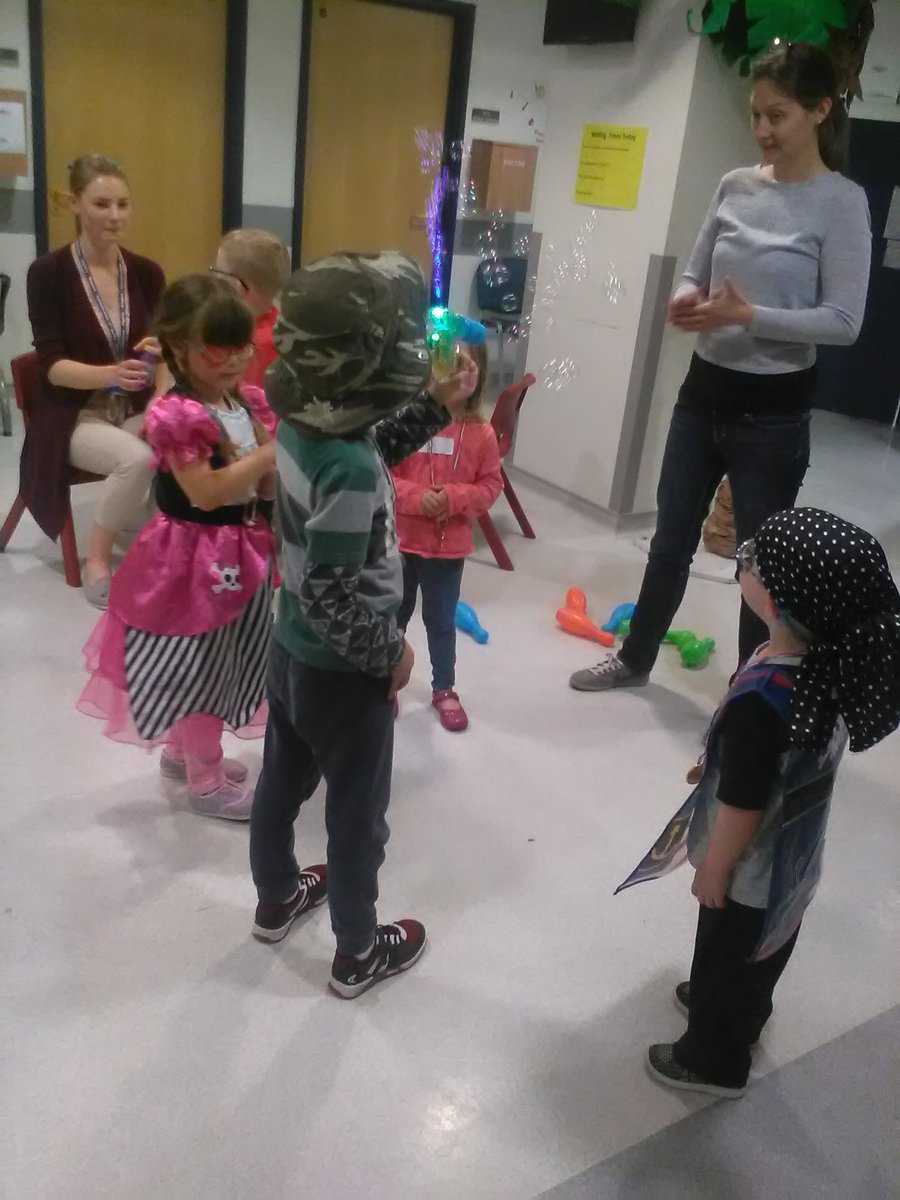 laurajro1's tweet photo. End of the #patchparty with a game of musical statues @ManchesterREH @FollowBIOS https://t.co/0Le6naEuGa