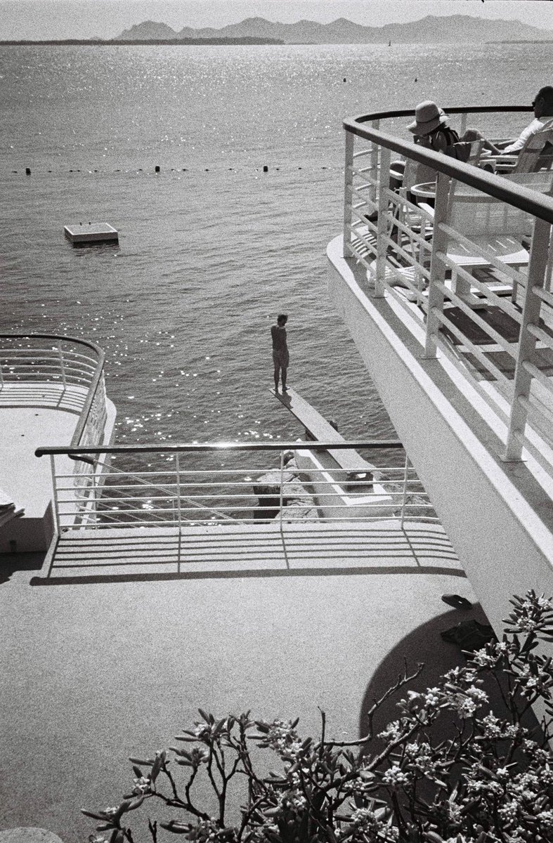 Along the Mediterranean by photographer Kim Erich is currently on display at Hutspot Van Woustraat. Learn more here.
hutspot.com/kim-erich-huts…