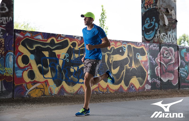 At any distance, from 5Ks to marathons, you change when you're challenged. Stick with it. #MizunoRunning #WaveShadow pbxx.it/JoLhLe