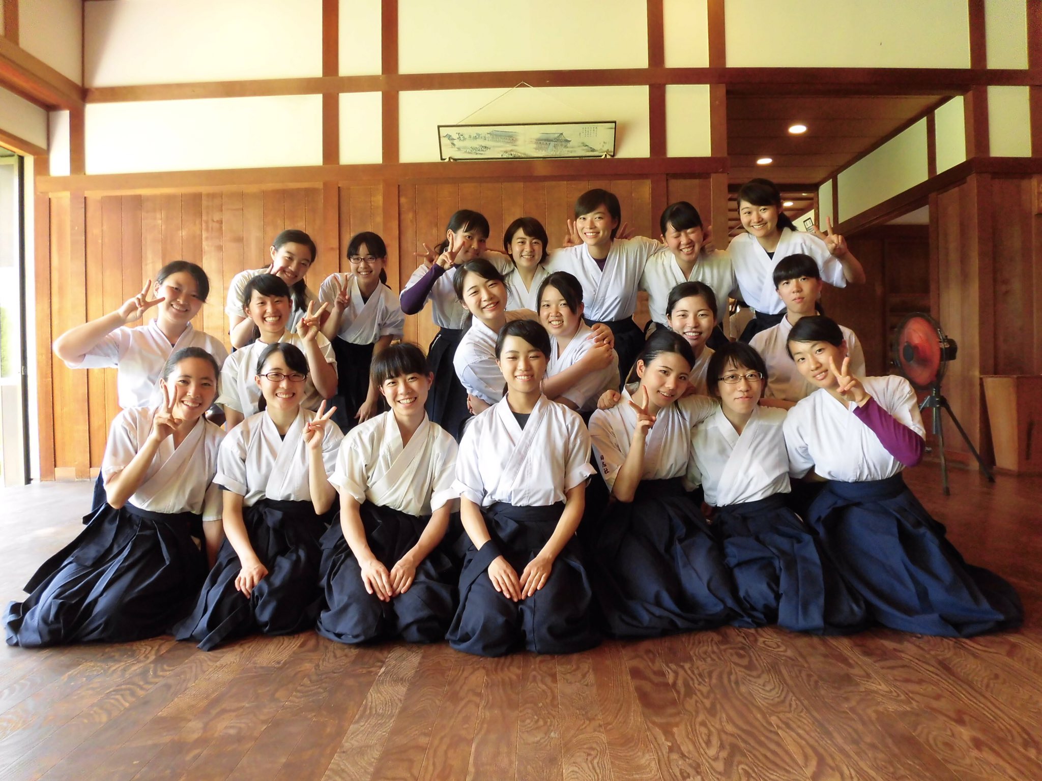 同志社大学体育会弓道部 平成29年度女子定期戦 対 慶應義塾大学 先攻 慶應義塾大学aチーム 49中 中攻 慶應義塾大学bチーム 54中 後攻 同志社大学 46中 よって 慶應義塾大学の勝ち 同志社大学体育会弓道部 平成29年度女子定期戦 対 慶應義塾大学 先攻 慶應義塾大学aチーム 49中 中攻 慶應義塾大学bチーム 54中 後攻 同志社大学 46中 よって 慶應義塾大学の勝ち