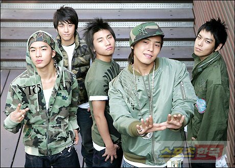 auhcesined's tweet photo. started from wearing brandless or streetwear clothings to branded outfits!! so proud of you guys!!! 💓 #BIGBANG11 https://t.co/86D37Cp6oF