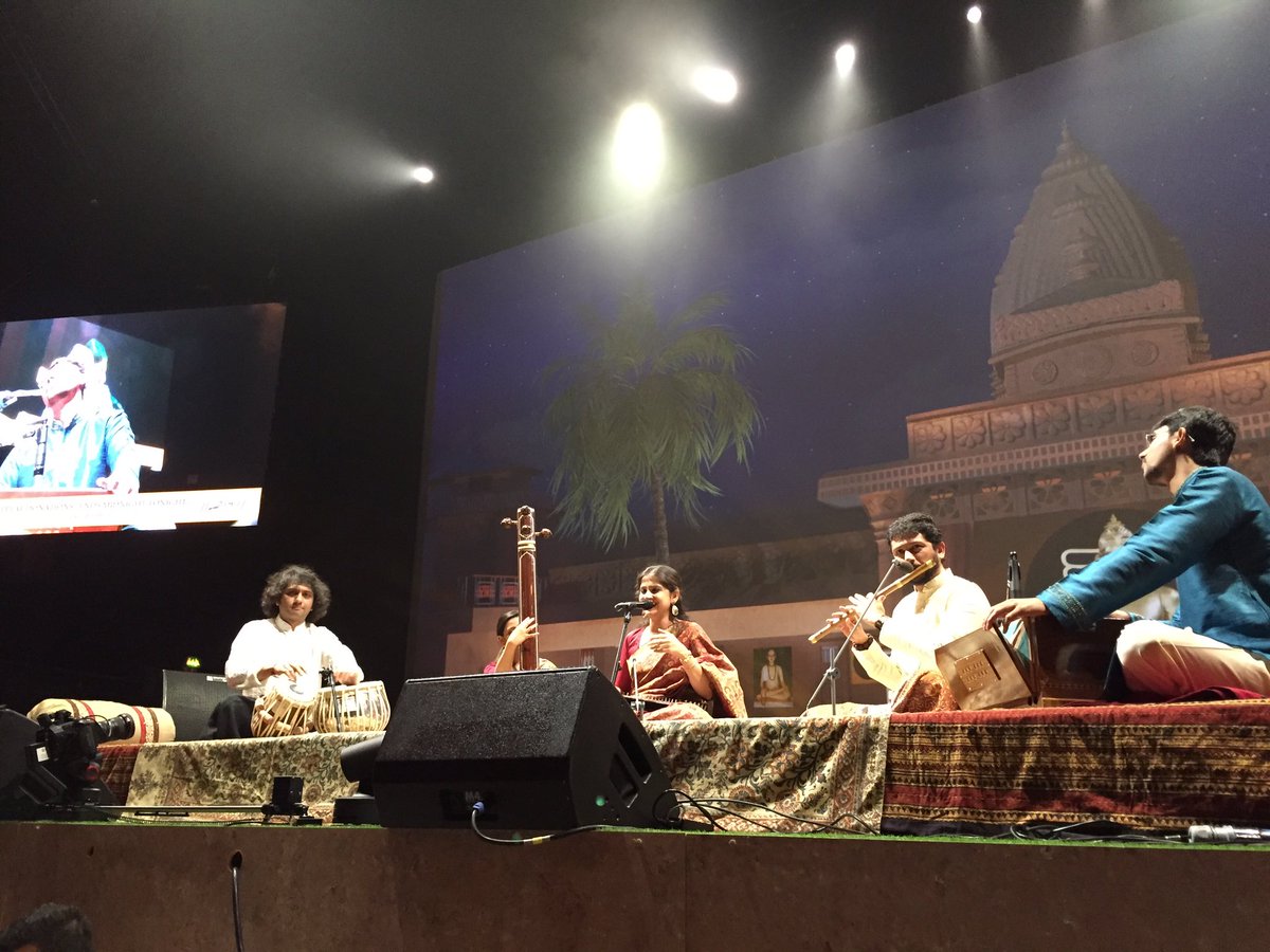 Phenomenal performance by one and only <a href="/Singer_kaushiki/">Kaushiki</a> ji. Privileged to have witnessed this yesterday right in the front of the stage.. 🙏🏽
