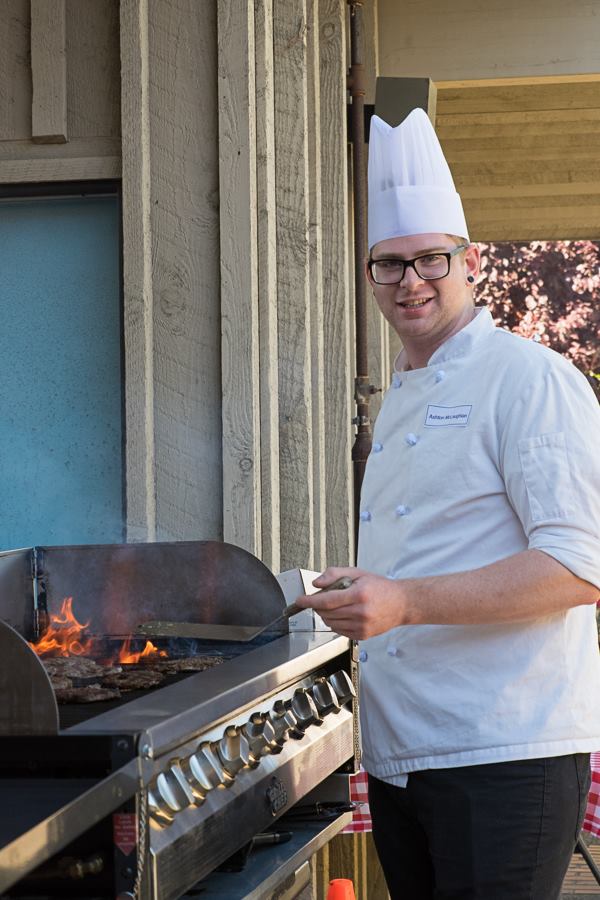 PCHServicesYYJ's tweet photo. Come out for a BBQ from 11-1 today @yyjconferences supporting Silver Threads Programs for Seniors #YYJ #YYJevents #VictoriaBC https://t.co/3GV7YXQ8CP