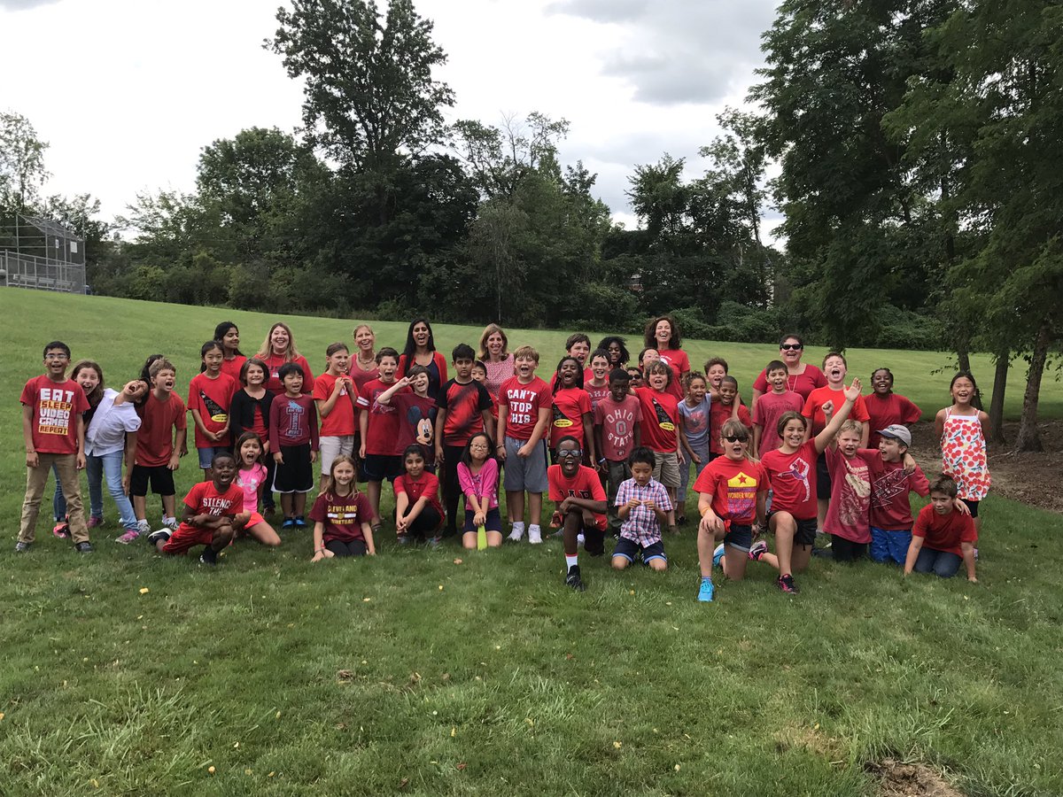 chapmusicHT's tweet photo. Welcome to my RED house! @nehatrotterBCS @reading4rocks @htdudas4 @HilltopReading @HandN @RebeccaHolthaus #HilltopFamily https://t.co/JF9Z8Eiu41