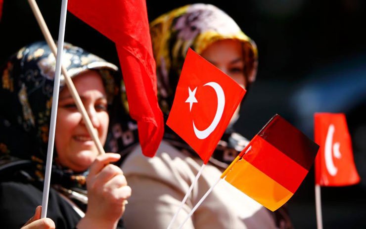 DikenComTr's tweet photo. Almanya'nın başbakan adayı Schulz: Erdoğan ölçüyü iyice kaçırdı
https://t.co/HLwerCzTPl https://t.co/YPUBjGdbS5