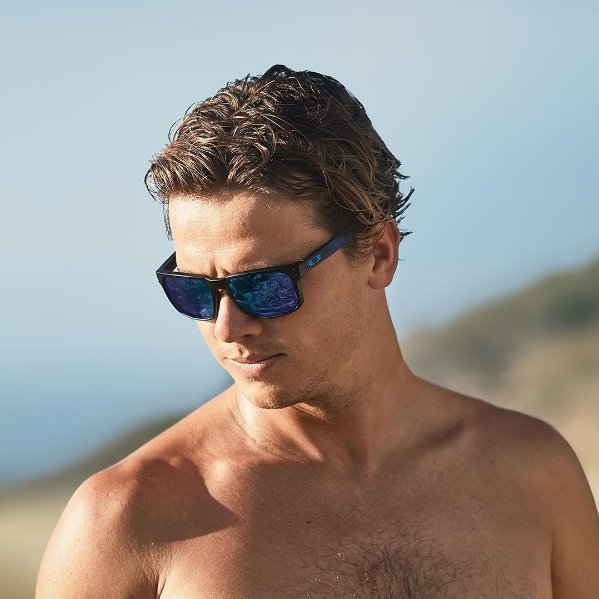 specsonpearl's tweet photo. Every wave is a chance for surfer @julian_wilson to do something never done before. #CantStop #Holbrook #Prizm #Oakley #SpecsonPearl #BurlON https://t.co/LzNTjhsDaJ