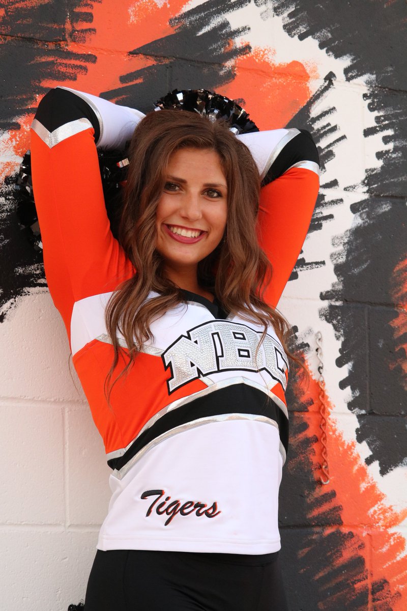 #NBCDance Seniors on point during team pics last night! Looking forward to this year! #NBCTigers <a href="/NBCDanceTeam/">NBC Dance Team🐯💃🏼</a>