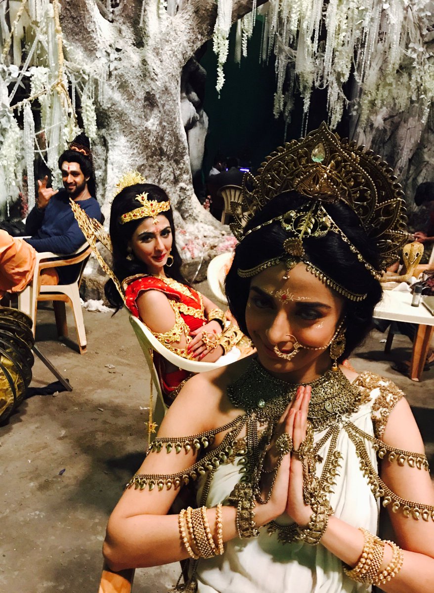 PoojaSharmaFanC's tweet photo. Behind the scene pictures from the sets of #Mahakaali https://t.co/lmagiuXYSx