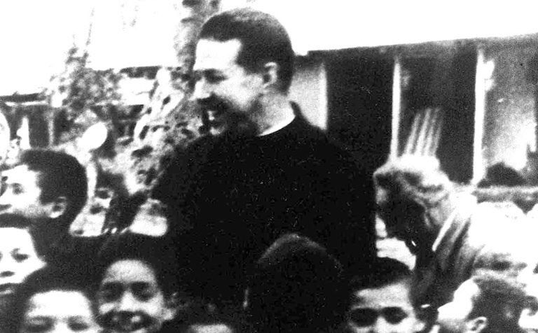 felixuls's tweet photo. Hoy 18 Agosto Nacen nuevos desafios, que tomo con humildad  y responsabilidad. Tomando ejemplo Bernardo Leighton y Padre San Alberto Hurtado https://t.co/nxd35kPPvZ