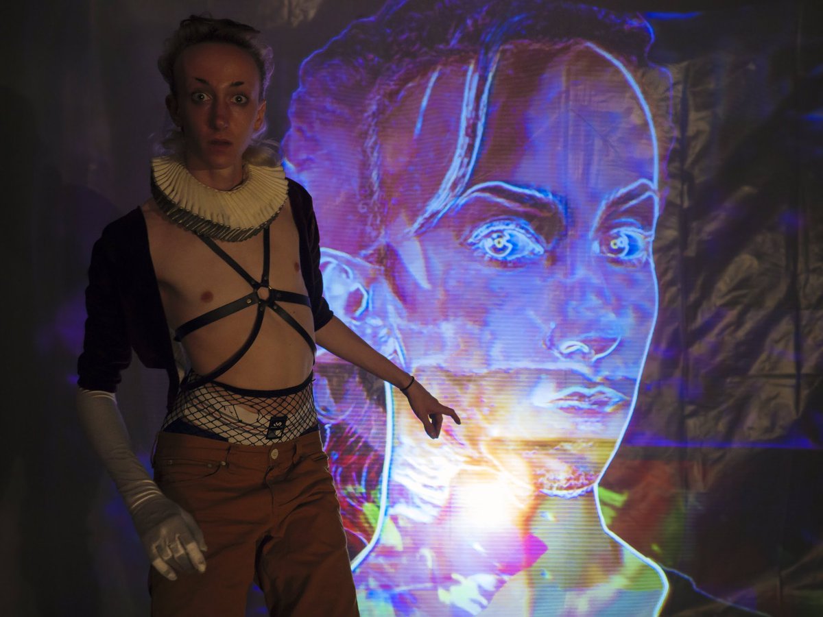 deadpractice's tweet image. THE END, THE END, THE END... in 1hr, 17:30 @venue13! The experimental theatre junkies of #edfringe are racing to it! Get yer tix now 😘💪💜