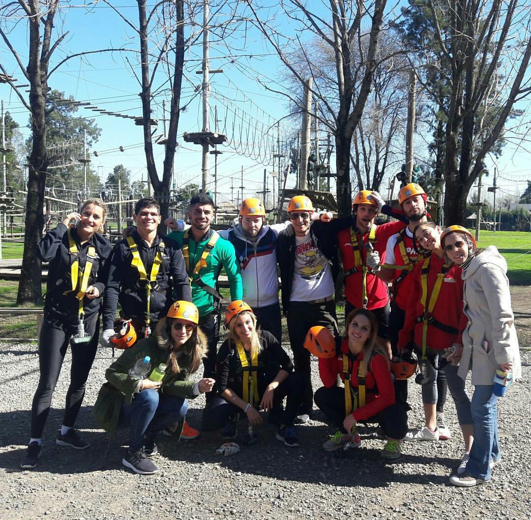 forcendsmicaela's tweet photo. 📷 | Mica {@MicaViciconte} vía instagram de @eucatigre junto a sus compañeros de Combate 💚❤
https://t.co/g9C1friRfo https://t.co/UHKmmWfbbI