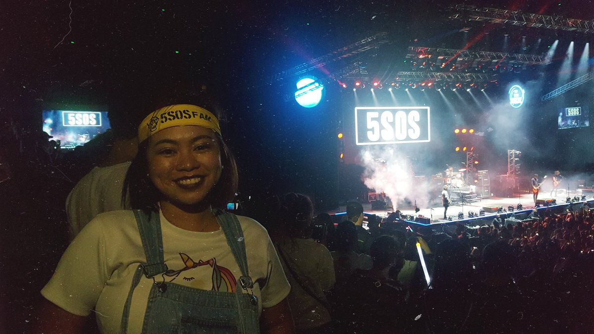 NAGFAFANGIRL's tweet photo. Closest I got and hey!!! May picture na ako with my babies ππ i love you hotties!!! π come back real soon! #InTheMix2017 #SmartInTheMix https://t.co/U5cLX1EpXs