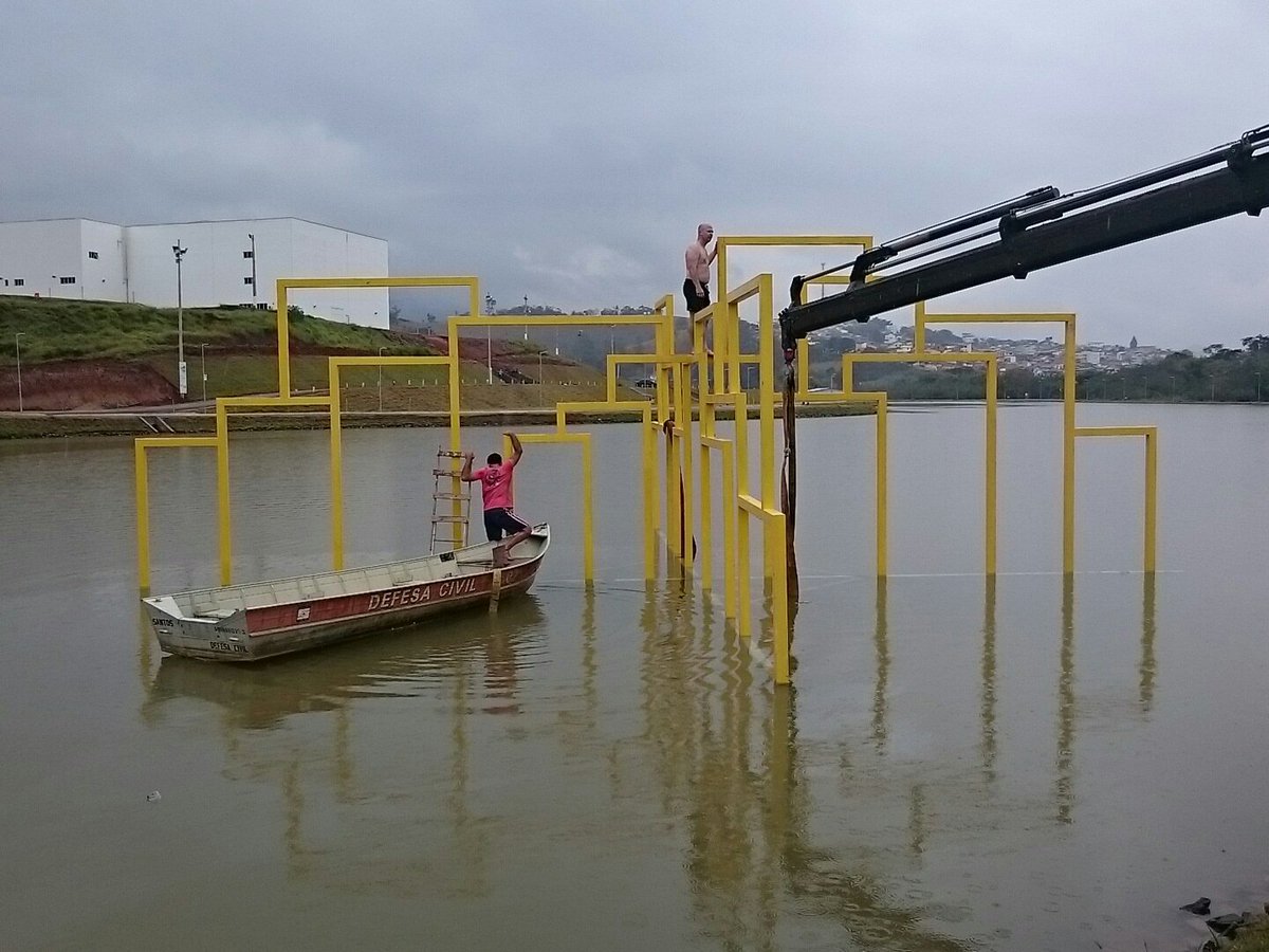 Sculpture in place in the lake in Itajubá,  Brazil. Well done, Leonardo Bueno!