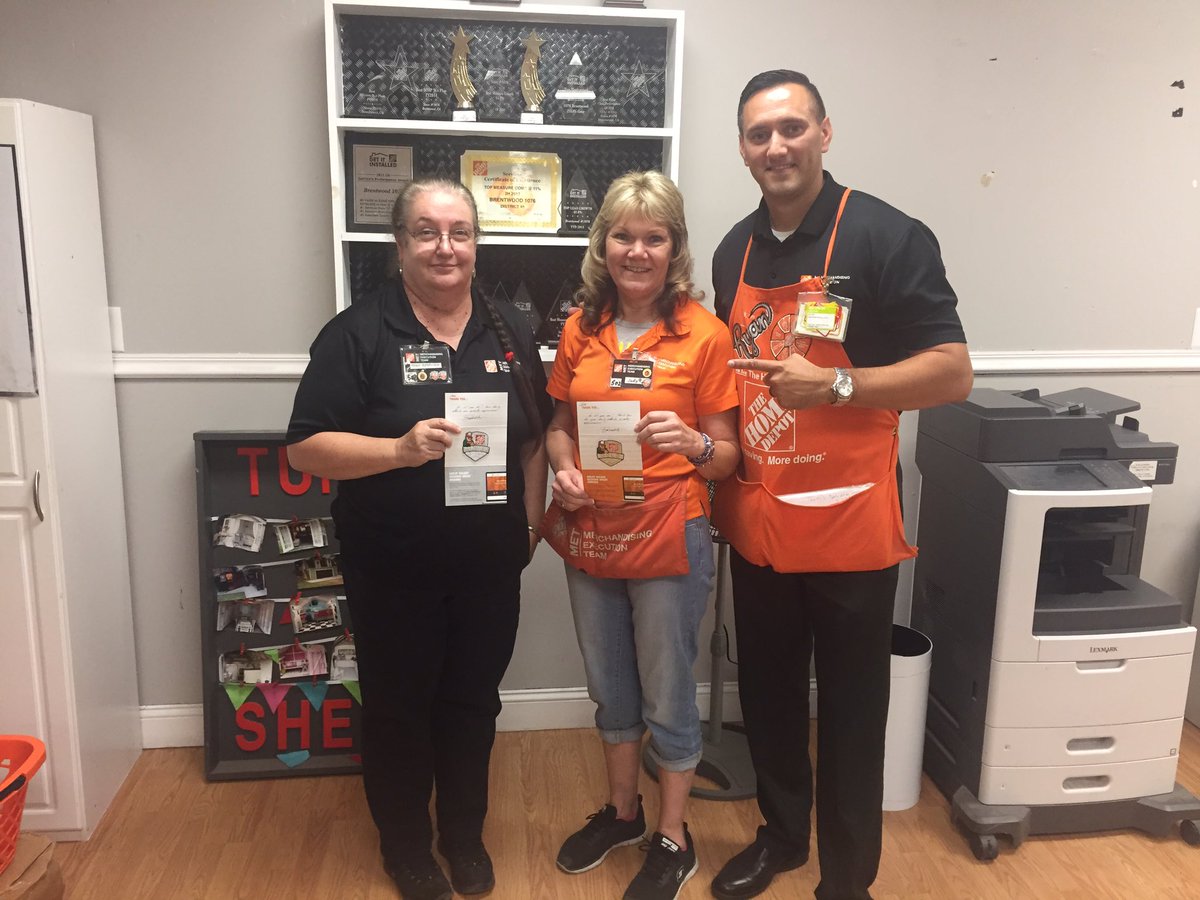 Congrats to MEA Judy and MEA Sup Peggy, the latest Milestone recipients at 1076! #D49MET