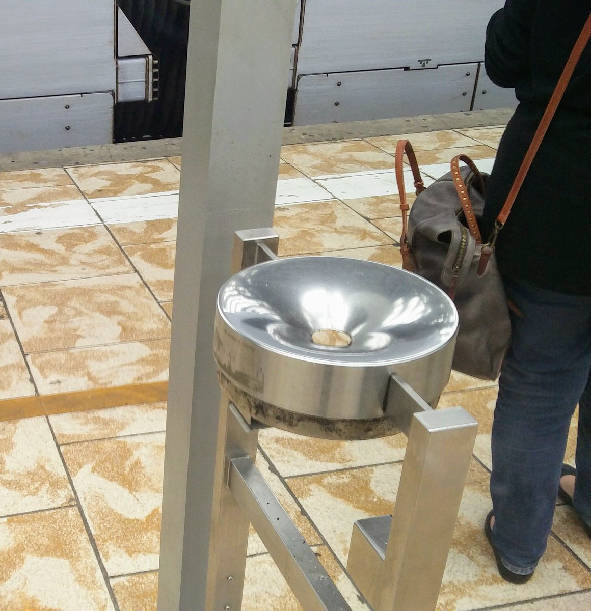 "Für mehr Sauberkeit im Bahnhof..."