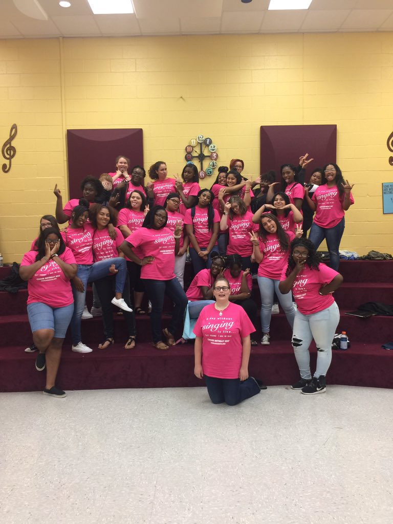 HornLakeChoirs's tweet photo. Our Belles Voix ladies are sporting their retreat shirts today! #soareagles #teamdcs #raisingthebar @EaglesHLHS @TweetDCS @cory_uselton https://t.co/zjbHj4T6Ir