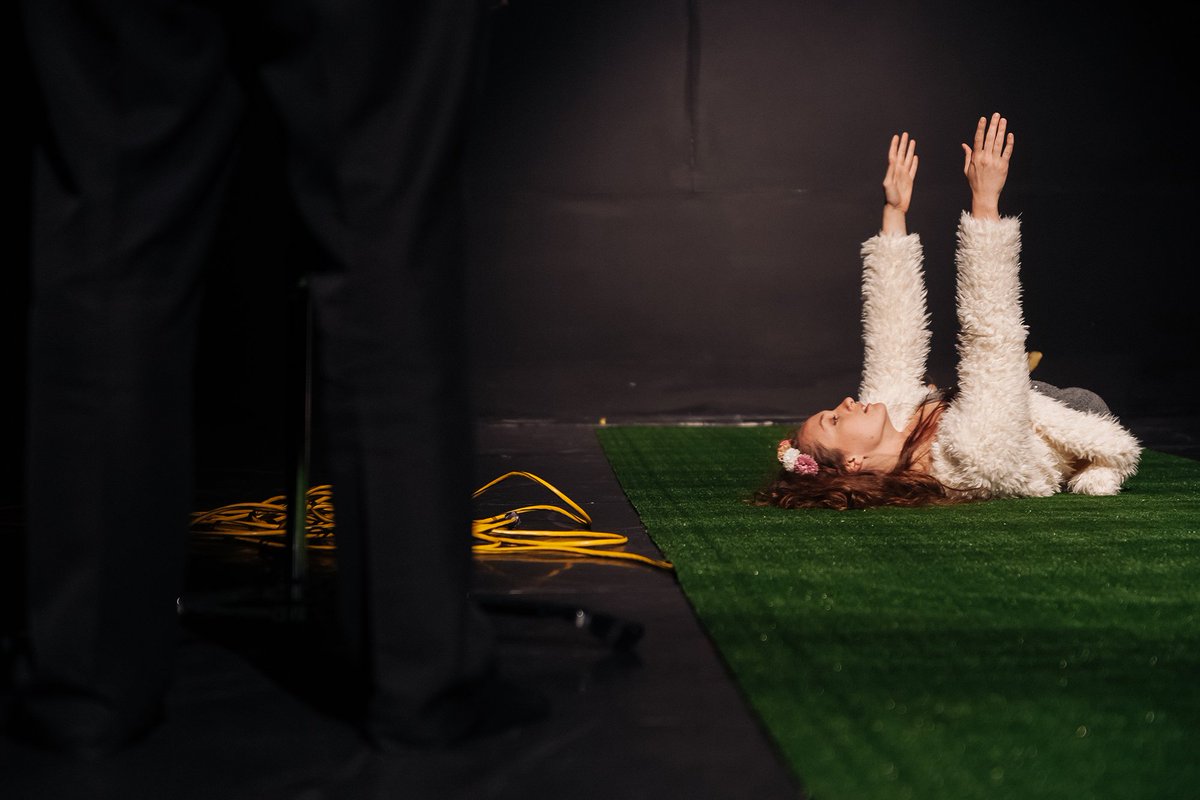 dmicfac's tweet photo. MainStage Tonight! Desnoyers Series 7pm & post-show chat 8pm @oddcdc @AliasDanceProj Sasha Kleinplatz #dmic2017 https://t.co/KLqDaoYVqc https://t.co/Zsvk5jev53