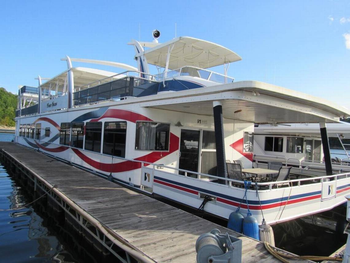 BGPolitics's tweet photo. This lawmaker bought a luxury houseboat in 2004. He never paid a dime in property taxes.
https://t.co/P0AbEEcubc https://t.co/SgpJ5RWXlo