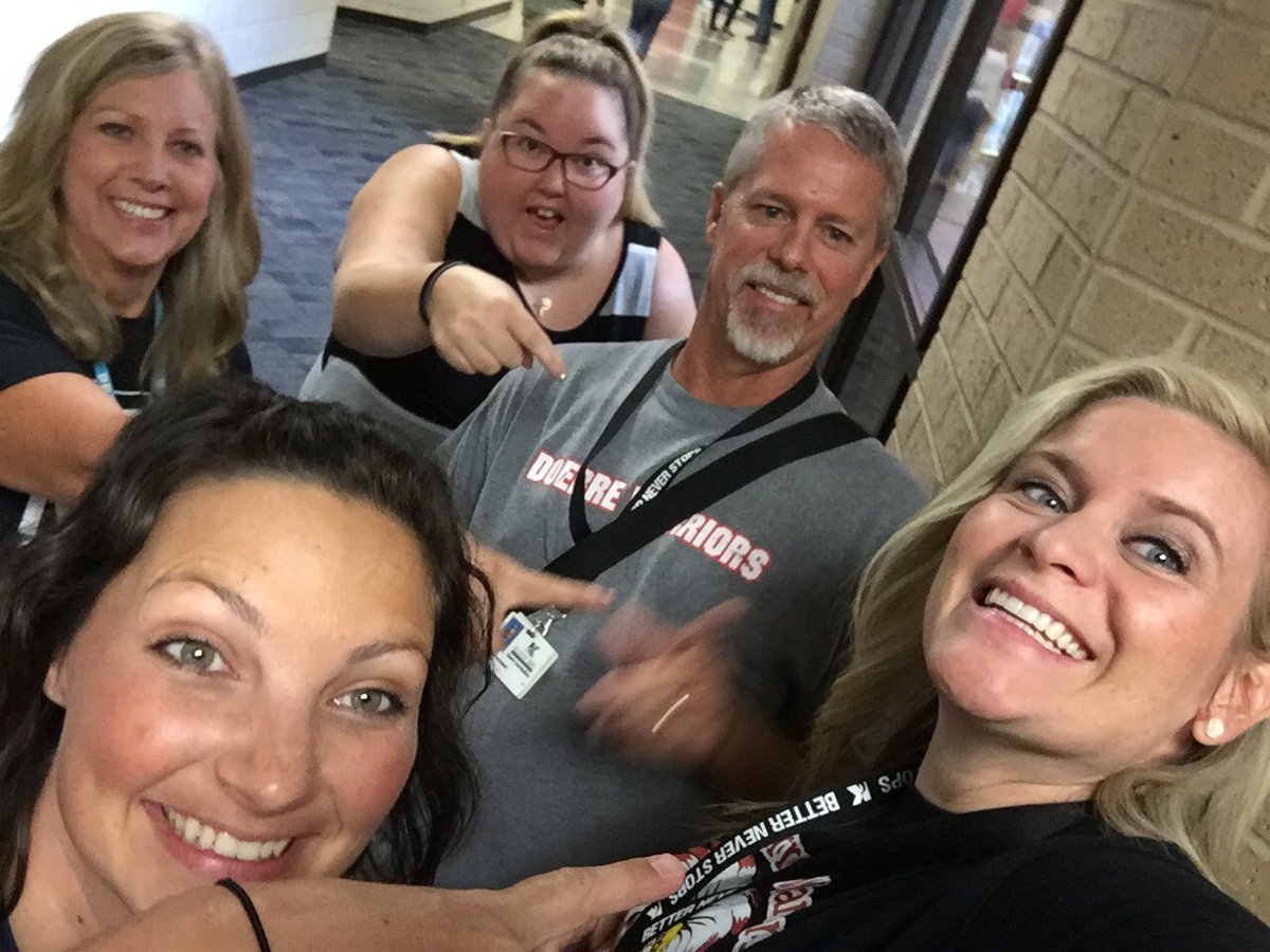 Baker_READ's tweet photo. Scavenger Hunt @DoerreKISD #principalsdesk #teacheroftheyear #currentstudent #nativeamerican #teamtaco @SallyB_LSSP @cmckinneydoerre https://t.co/MrxX1zvDOa