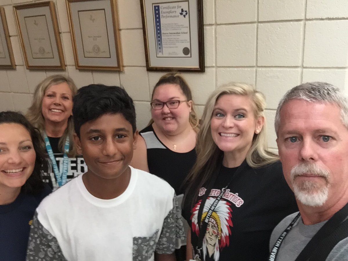 Baker_READ's tweet photo. Scavenger Hunt @DoerreKISD #principalsdesk #teacheroftheyear #currentstudent #nativeamerican #teamtaco @SallyB_LSSP @cmckinneydoerre https://t.co/MrxX1zvDOa