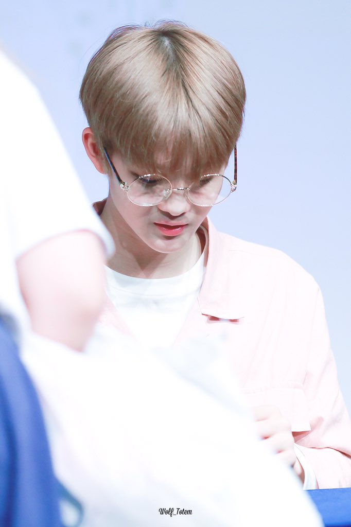 WolfTotem_jy's tweet photo. @MBC_entertain @WannaOne_twt 진영이가 딱딱 애교를 하는 모습을 보여주세요ㅠㅠ https://t.co/7kpPxW4TOv