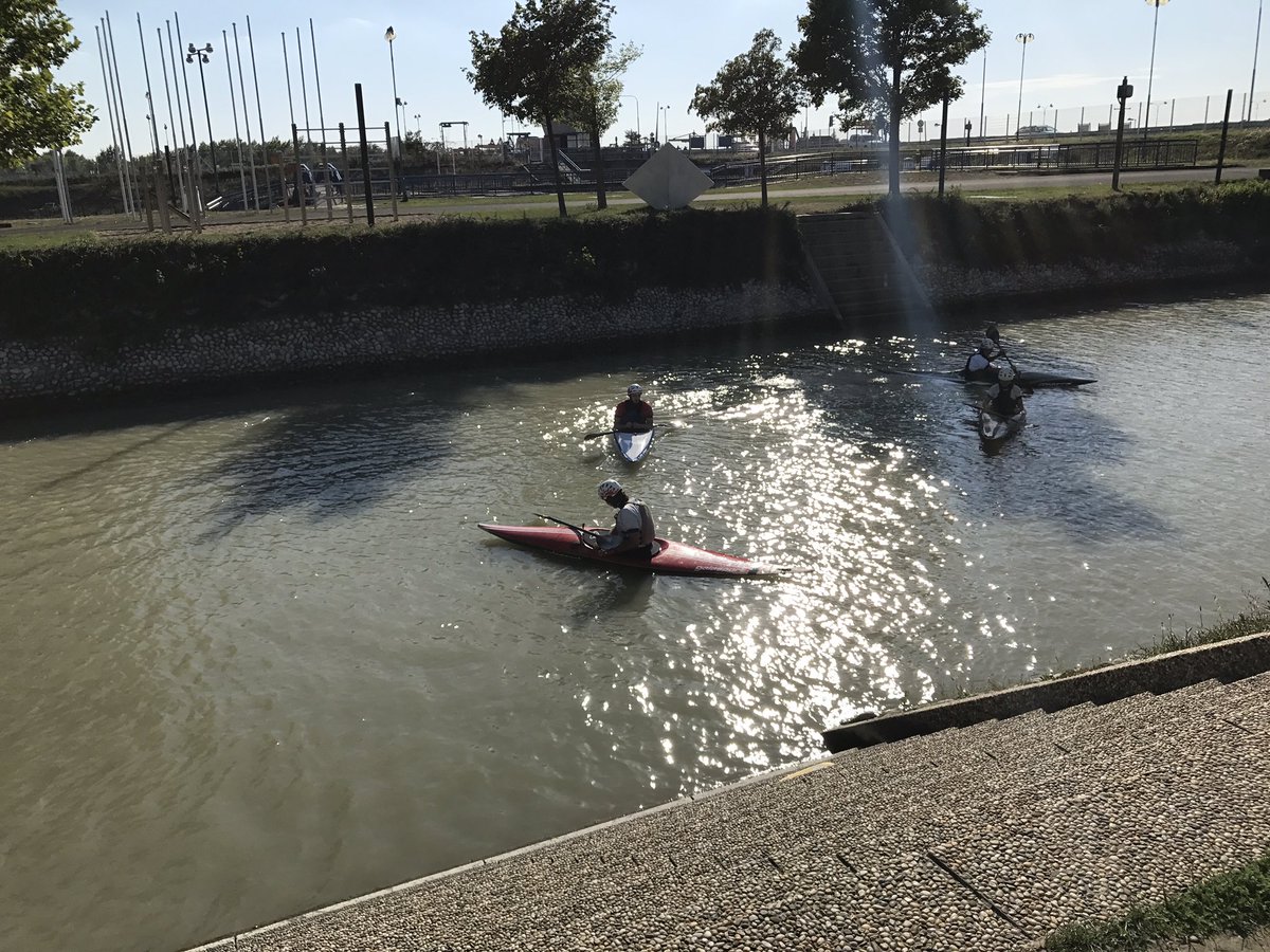 Beautiful evening sun setting on the kayakers - lots of group activities available here a mere 20mins from the city #BratislavaFAM