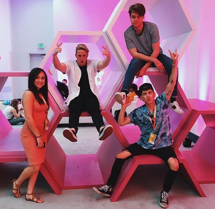 moremares's tweet image. I just hit 700!! Thank you guys!!