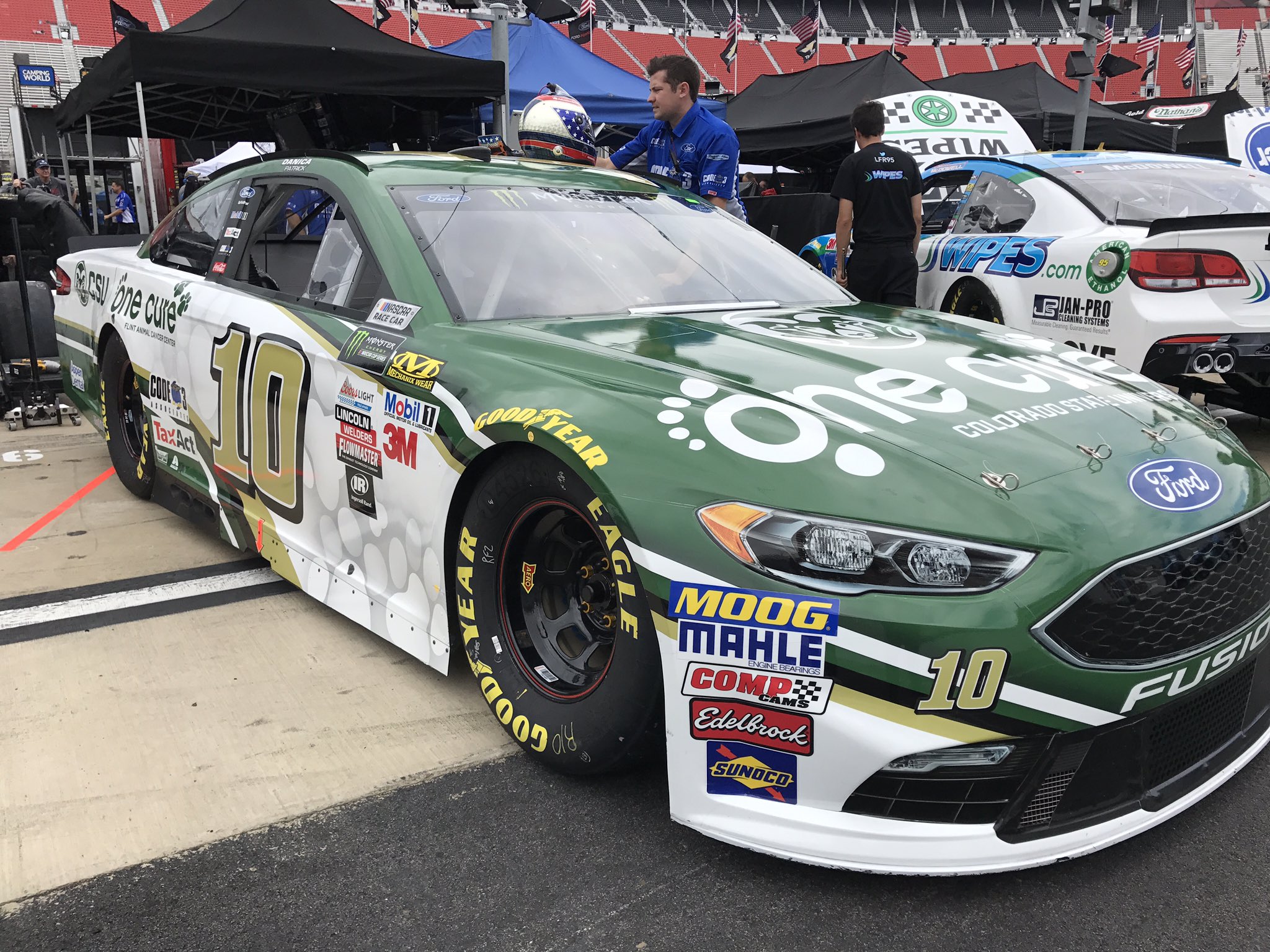 DHhsFR_UQAAmYV2.jpg:large