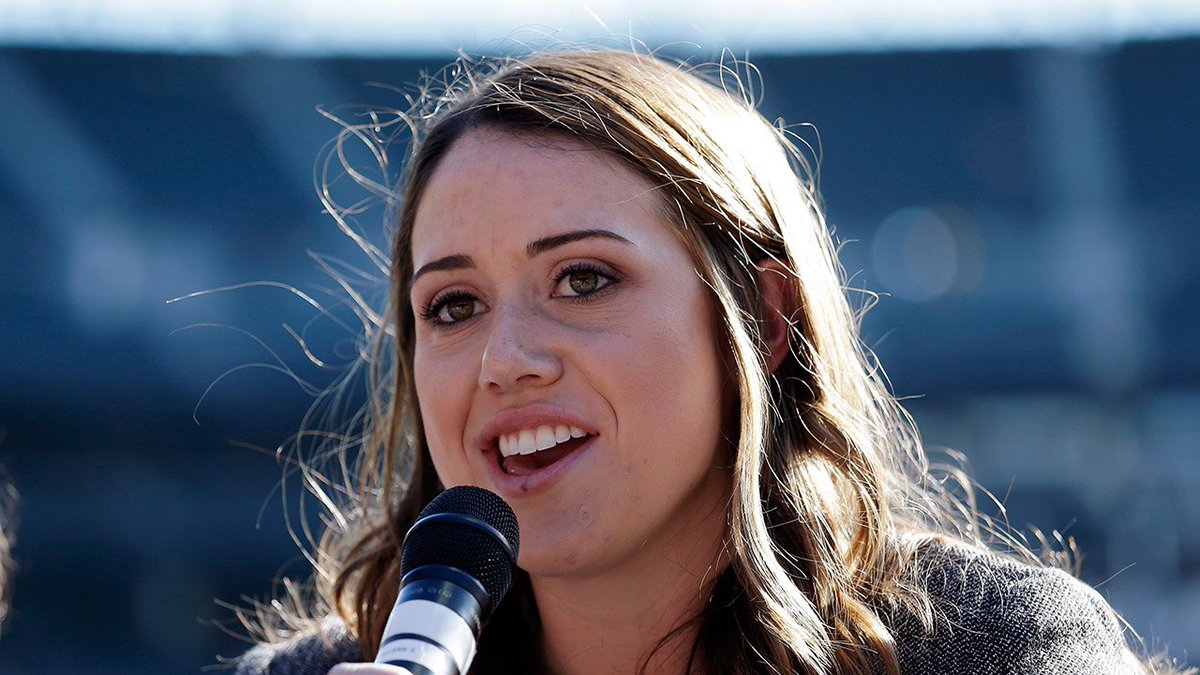 Sportsnet's tweet photo. Amanda Hopkins is the first full-time female baseball scout in over 50 years.

https://t.co/fhvAw2mmhD https://t.co/Uygvnv1JRi