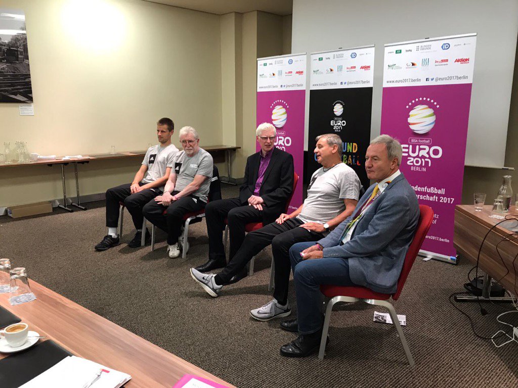 Auf der PK kurz vor Anpfiff der <a href="/Euro2017Berlin/">Euro2017 Berlin</a> mit der <a href="/blindenfussball/">Blindenfußball</a>-Nationalmannschaft und <a href="/DBS_NPC/">DBS_NPC</a>. ⚽️