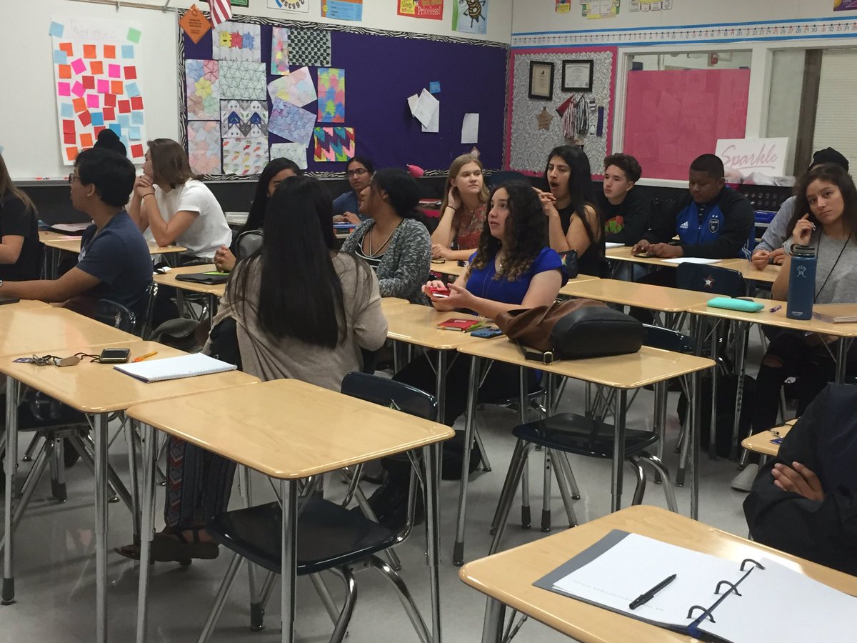 mariamac09's tweet photo. #conflictresolution101 Students discussing the pros and cons of different resolution options #ArmijoWOW #AHSobserveme @ArmijoHigh https://t.co/ZVNmFH2DSU