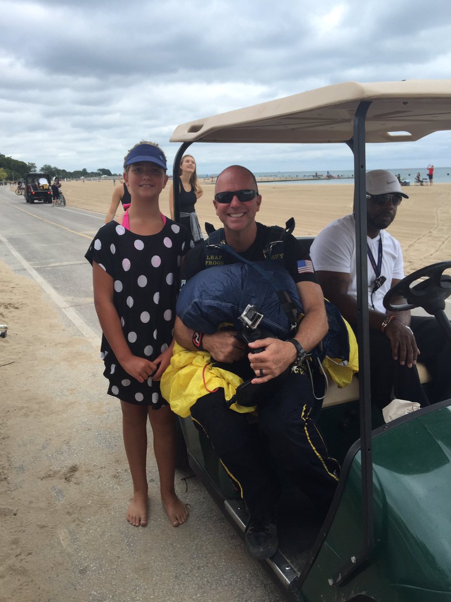 PiemonteTina's tweet photo. 2017 Air Water Show Navy Parachuter, so cool!. Thanks for making us safe! #ChicagoSummerFun #USMilitary https://t.co/NoeC0VKCsX