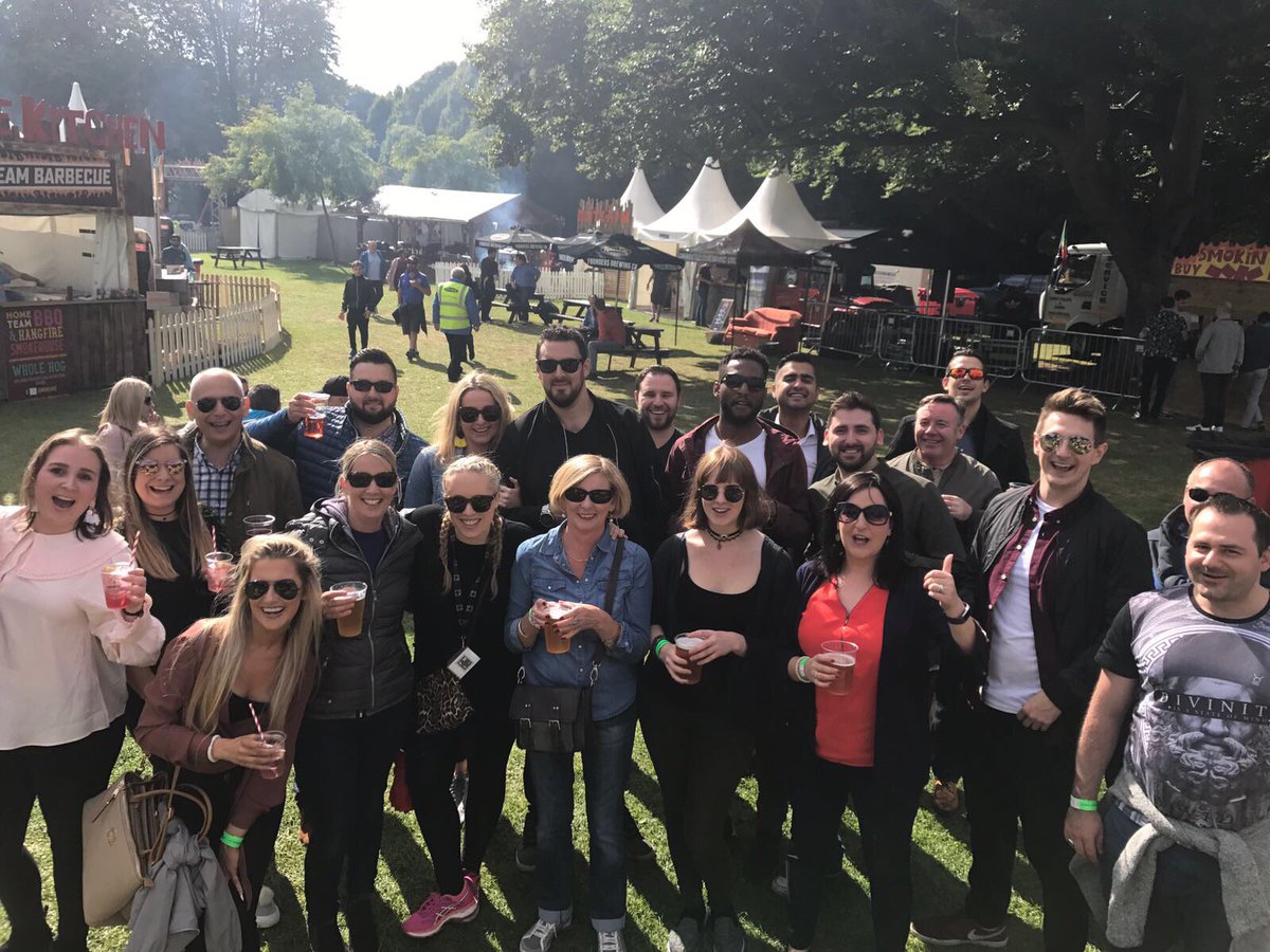 katebentleykb's tweet photo. Work night @biggrillfest #TheBigGrill #Delicious 😋#FMIsummer17 #smoke #fire #bbq #G&amp;T's w @FMIHeadOffice ❤️🍗🔥🎶 https://t.co/lqguEMJMmN
