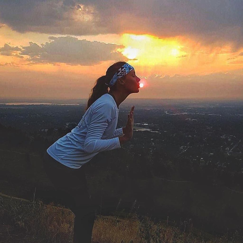 Hello smooches to the weekend! ☀️💋|| Epic Sanitas shot from @hamishcarson via @tracy.ann.koch ⛰👌📷 ift.tt/2wacygn