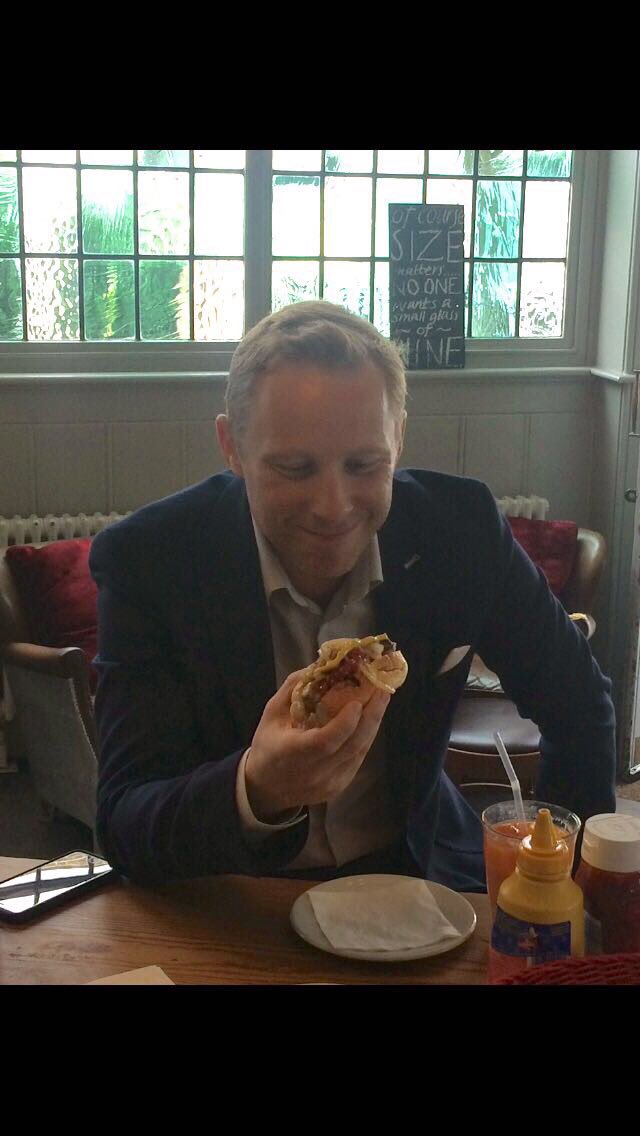 TheSurpriseSW3's tweet photo. Happy Holiday Andy #bestoperationsmanager #dedicated #inspirational #bestpubinchelsea #thesurprise @GeronimoPubs @YoungsCareersUK https://t.co/rWwtrO3LZ7