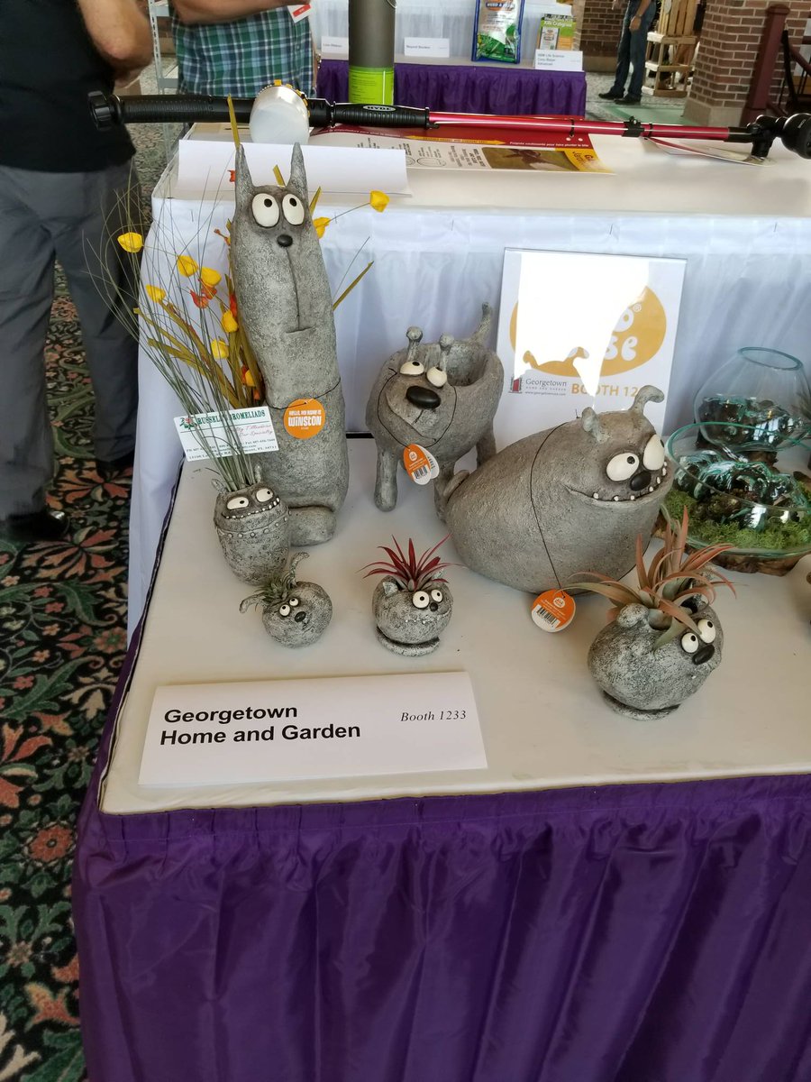 shellsfeed's tweet photo. #WeekInReview 4; Clever little things from #IGCShow #IGCShowChicago, what would you do if you saw these peering up at you? #ShellsFeed https://t.co/SxFphECbn1